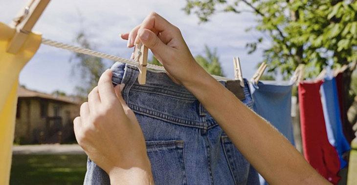 17 Möglichkeiten, um Kleidung länger duftend zu machen, zögern Sie nicht zu regnen