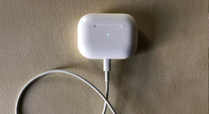 Kiểm tra xem AirPods có đang sạc hay không