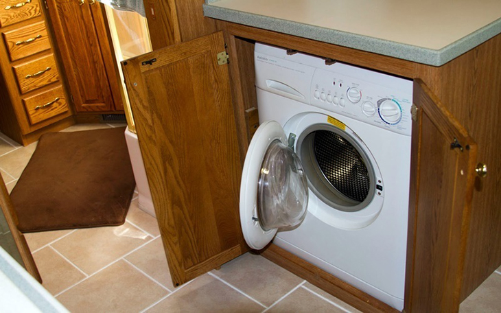 Máy giặt cần được bảo quản nơi khô ráo và đậy nắp cẩn thận để tránh bị ngập úng