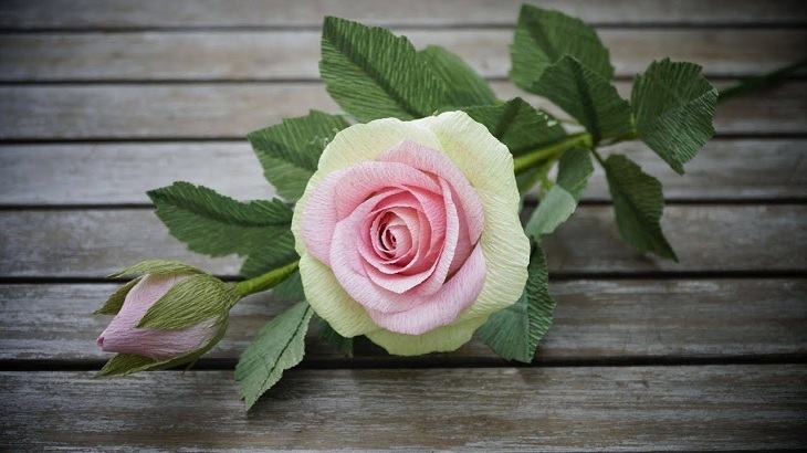 Wie man Rosenblätter mit Reispapier macht