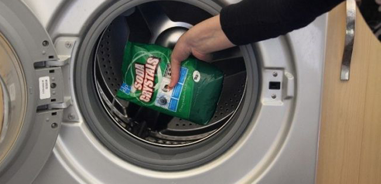 Sử dụng chất tẩy rửa để làm sạch máy giặt