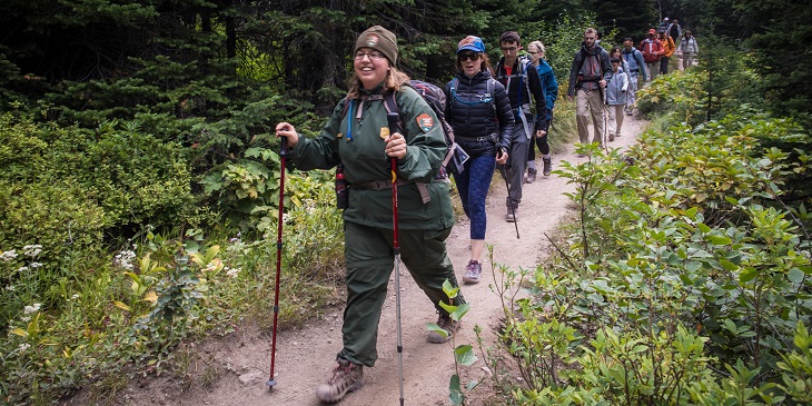 Hiking là gì? Phân biệt hiking và trekking trong du lịch