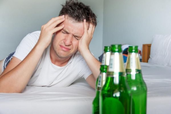 Không ngủ trong phòng điều hòa ngay sau khi uống rượu bia