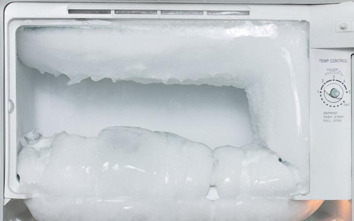 Nếu tủ lạnh bị đóng một lớp tuyết dày, sò lạnh sẽ được kích hoạt.