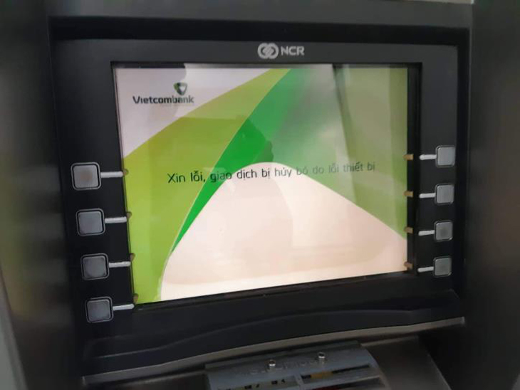 Thẻ bị khóa do lỗi ngân hàng hoặc ATM