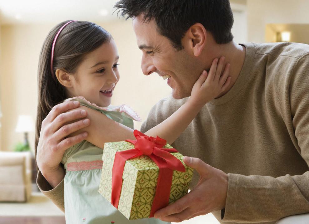 Tặng quà Tết cho trẻ phù hợp với lứa tuổi và sở thích