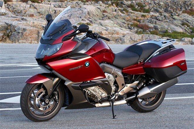 Mẫu sport-touring BMW K1600GT được hãng xe Đức chính thức giới thiệu tại triển lãm ô tô quốc tế 2010 và bán ra thị trường vào tháng 3 năm 2011. Cung cấp sức mạnh cho K1600GT là động cơ 6 xi-lanh, dung tích 1.649 cc, công suất 158 ​​mã lực tại 7.500 vòng tua máy và mô-men xoắn cực đại 175 Nm tại 5.000 vòng / phút. 