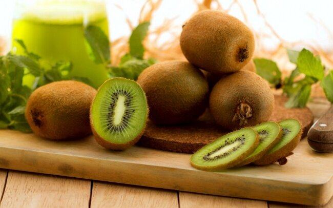 Và cuối cùng là kiwi, loại trái cây thơm ngon này sẽ giúp bạn giảm cảm giác thèm ăn vào buổi tối. 