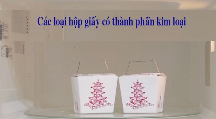 3. Hộp giấy với các bộ phận kim loại