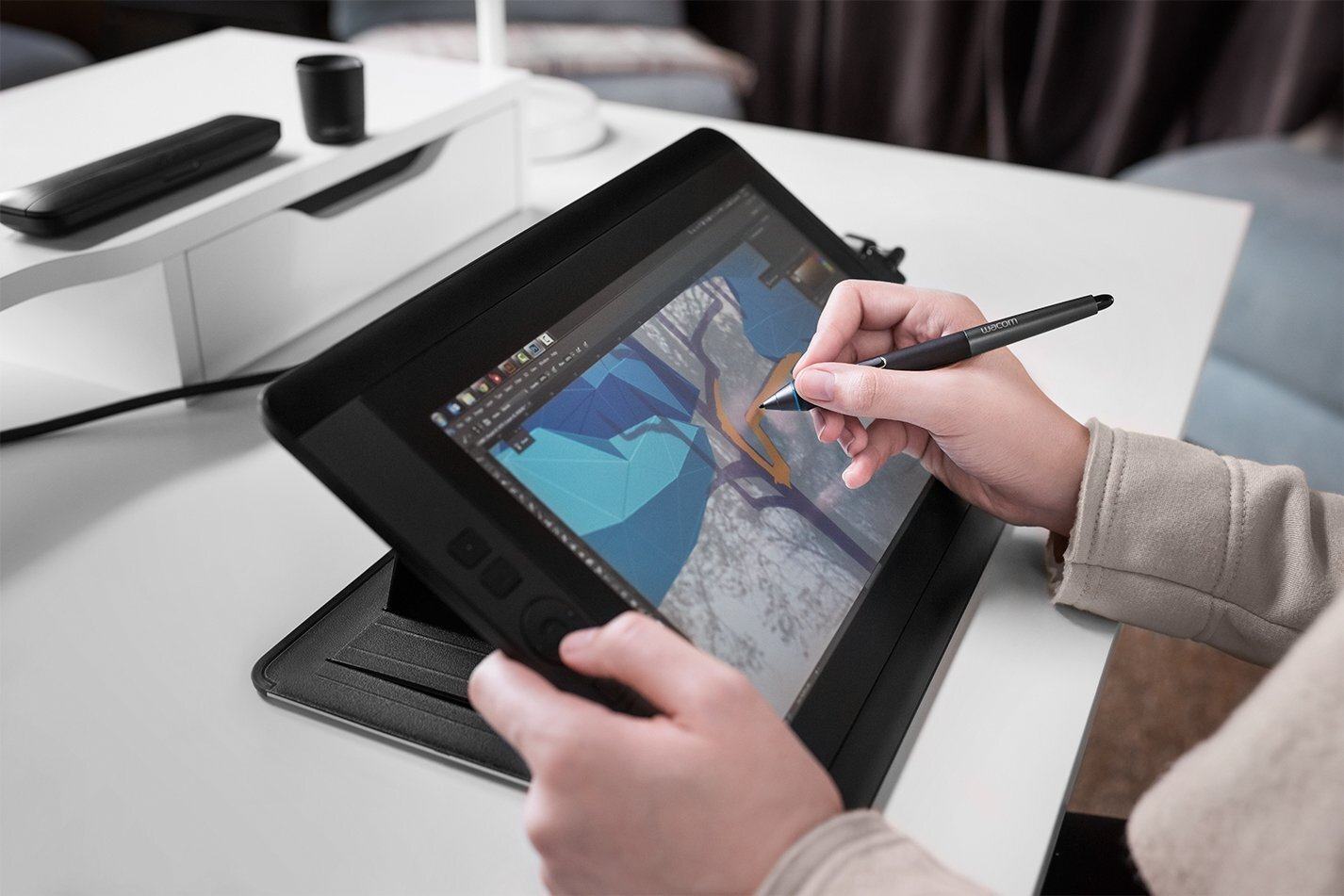 Bảng vẽ Wacom Cintiq 13HD DTK-1301