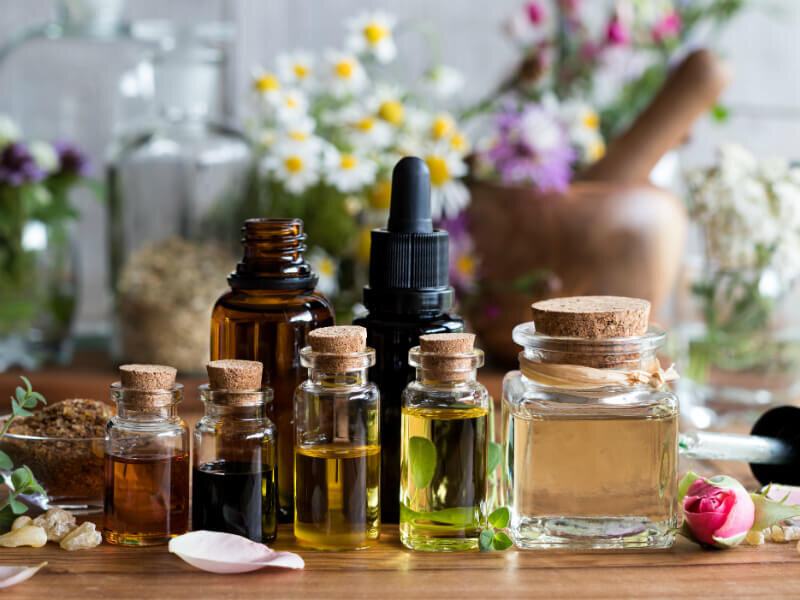 10 tác dụng của tinh dầu Đàn Hương cho sức khỏe, sắc đẹp, trị bệnh