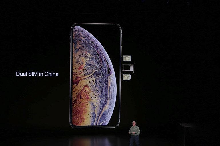 Điện thoại iPhone Xs Max màn hình 6,5 inch có thể cân cả thế giới