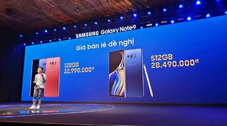 Sau khi xem qua giá iPhone XS Max, tôi quyết định đi mua Galaxy Note9 vì giá Galaxy Note 9 512GB 28 triệu vẫn còn rẻ.