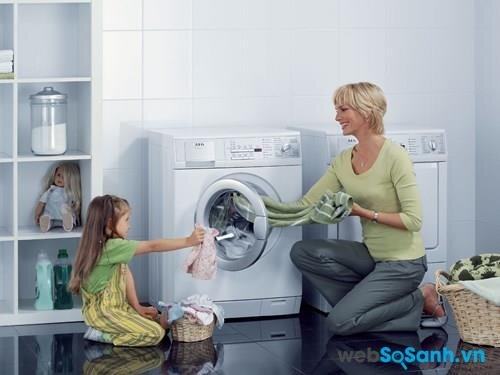 Máy giặt lồng ngang được hỗ trợ bởi hệ thống máy nén biến tần hoạt động êm ái