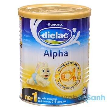 So sánh sữa bột Dielac Alpha và sữa bột Enfamil A+ – Sữa nội hay sữa ngoại?