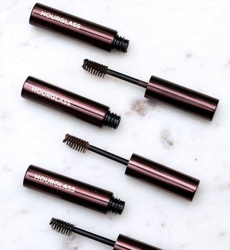 Arch Brow Volumizing Fiber Gel by Hourglass có giá 28 đô la