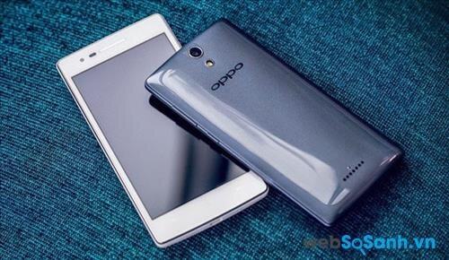 OPPO Mirror 3 có lớp vỏ bóng nhưng khá mềm giúp chống trượt