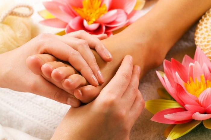 Massage chân thường xuyên để đôi chân được thoải mái