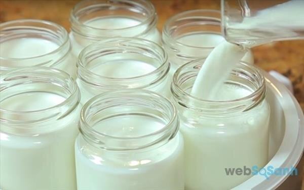 Mách mẹ cách làm sữa chua từ sữa công thức cho bé