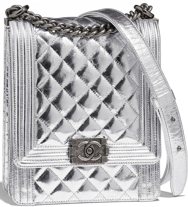 Chanel Boy North South màu bạc