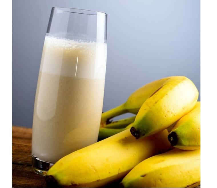 Dùng hỗn hợp sữa tươi và chuối có thể giúp bạn tăng cân nhanh chóng