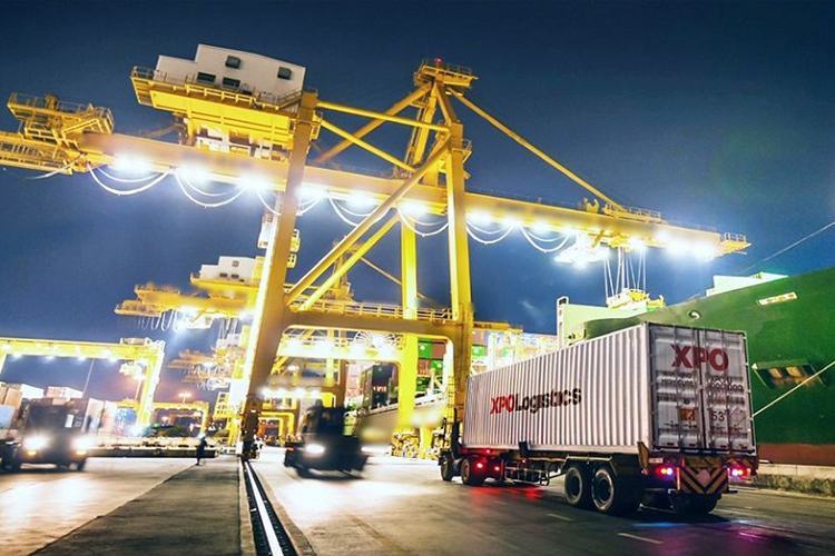 Trong ngành xuất nhập khẩu và logistics, thời gian đi và đến không chính xác là phổ biến do nhiều yếu tố