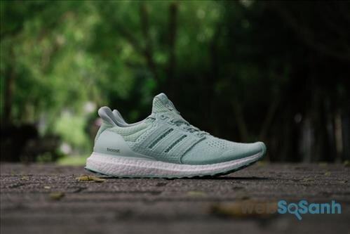 Ultra Boost xanh ngọc lục bảo của NAKED và Adidas