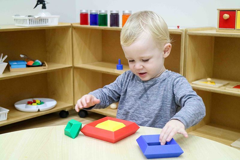 Đồ chơi giáo dục montessori