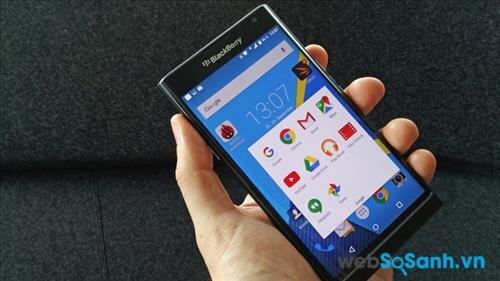 BlackBerry Priv là smartphone đầu tiên của BB chạy hệ điều hành Android với phiên bản Android 5.1 Lollipop