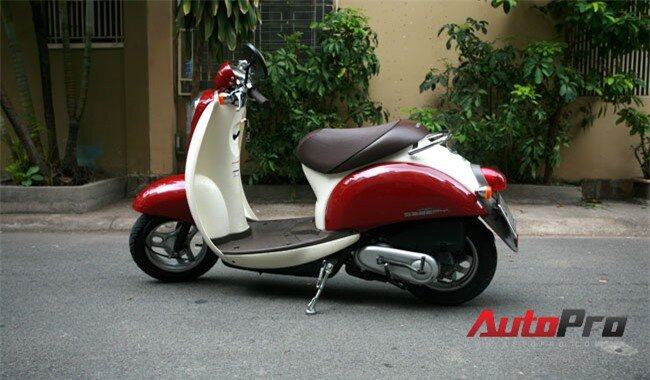 Honda Crea Scoopy 50cc: Chiếc xe tay ga lý tưởng ở phố 9