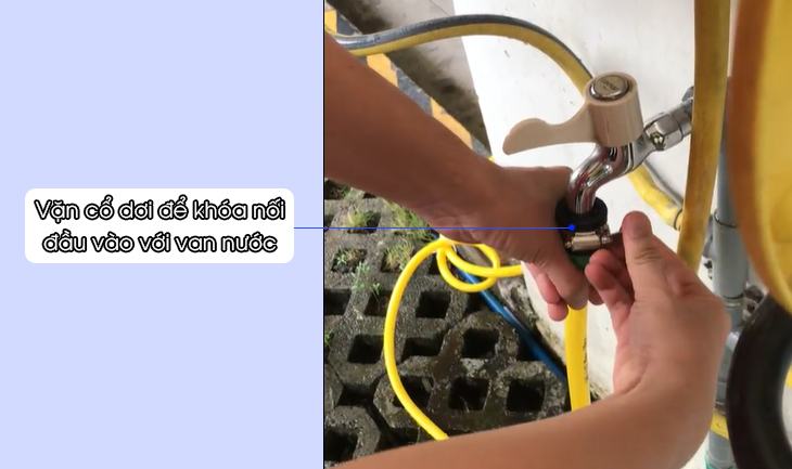 Cách lắp đặt vòi với van nước