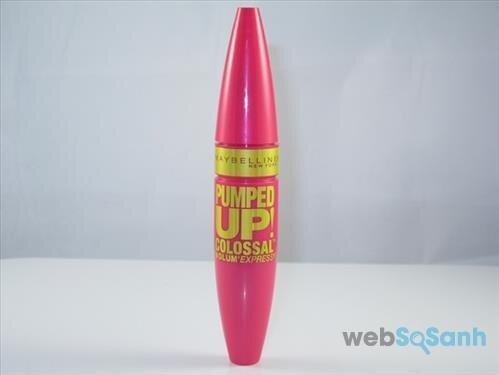 Pumped-up Colossal là loại mascara giúp hàng mi cong tự nhiên mà không bị vón cục