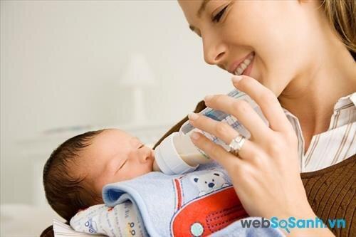 Sữa bột Diamond Newborn & Baby cung cấp dưỡng chất giúp bé phát triển trí não