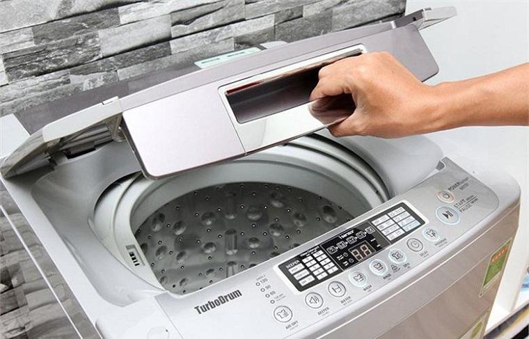 Không đóng nắp máy giặt ngay sau khi sử dụng