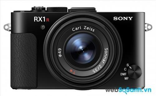 Sony Cyber-shot RX1R II có cảm biến BSI-CMOS 42,4MP (35,9 x 24mm), hệ thống lấy nét tự động lên đến 399 điểm