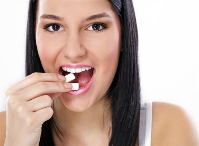 Nhai kẹo cao su sẽ giúp bạn giảm cảm giác thèm ăn