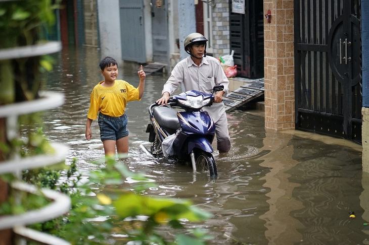 Ngập trong hẻm không phải là hiếm với TP.HCM